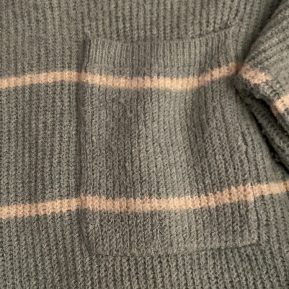 sweater - Picture 2 of 3